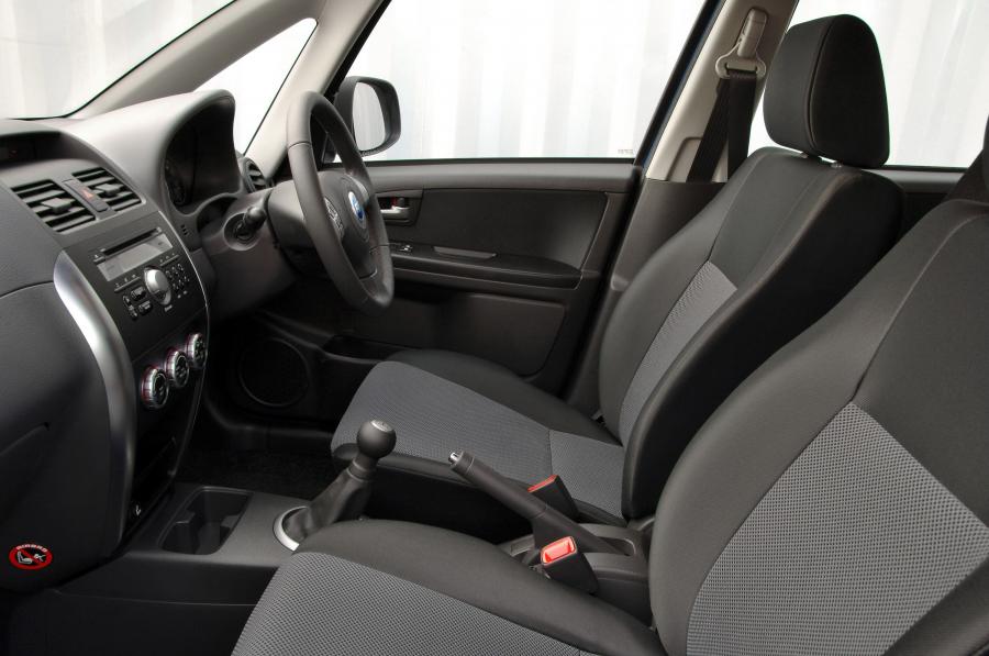 Интерьер Fiat Sedici (189) 2006 года  (фото 14 из 137)
